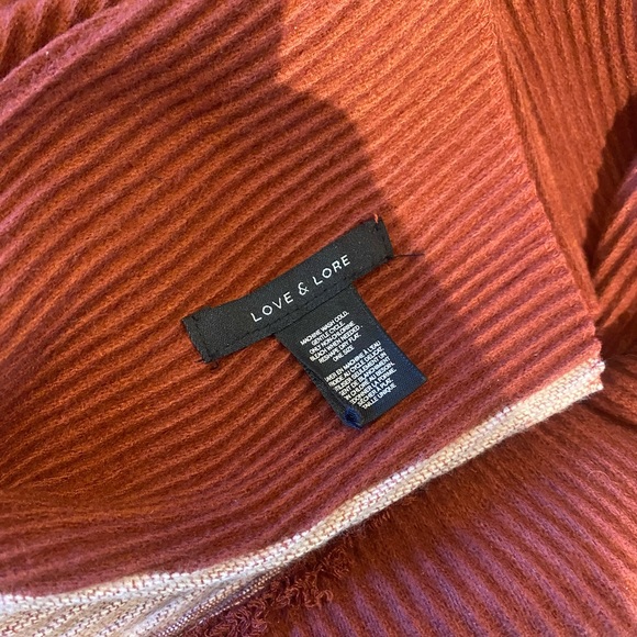 Love & Lore scarf - Picture 2 of 3